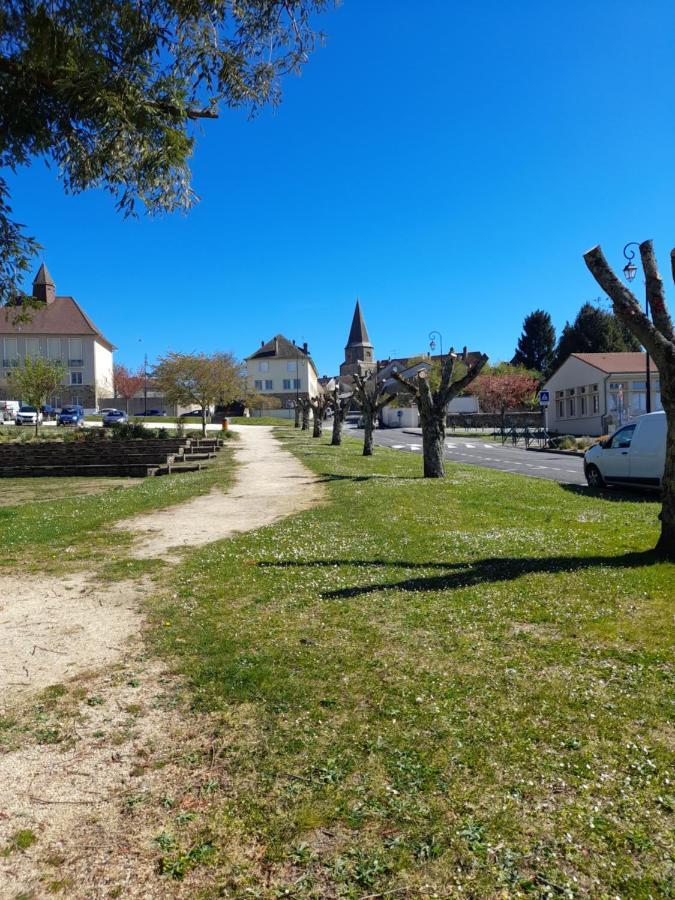 Maison En Ville Avec Terrasse Ensoleillee Et Wi-Fi Magnac-Laval ภายนอก รูปภาพ