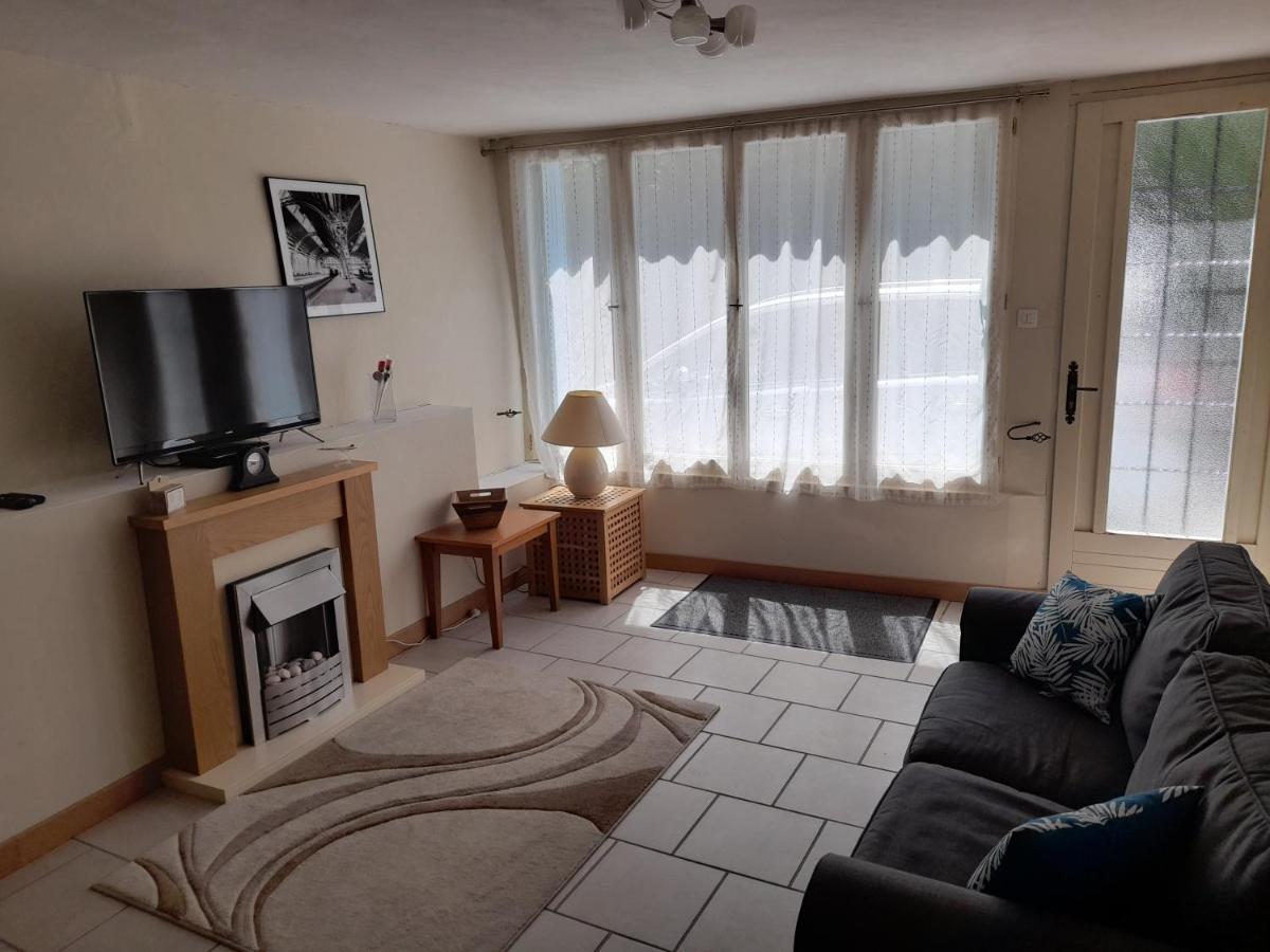Maison En Ville Avec Terrasse Ensoleillee Et Wi-Fi Magnac-Laval ภายนอก รูปภาพ