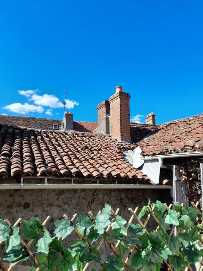 Maison En Ville Avec Terrasse Ensoleillee Et Wi-Fi Magnac-Laval ภายนอก รูปภาพ